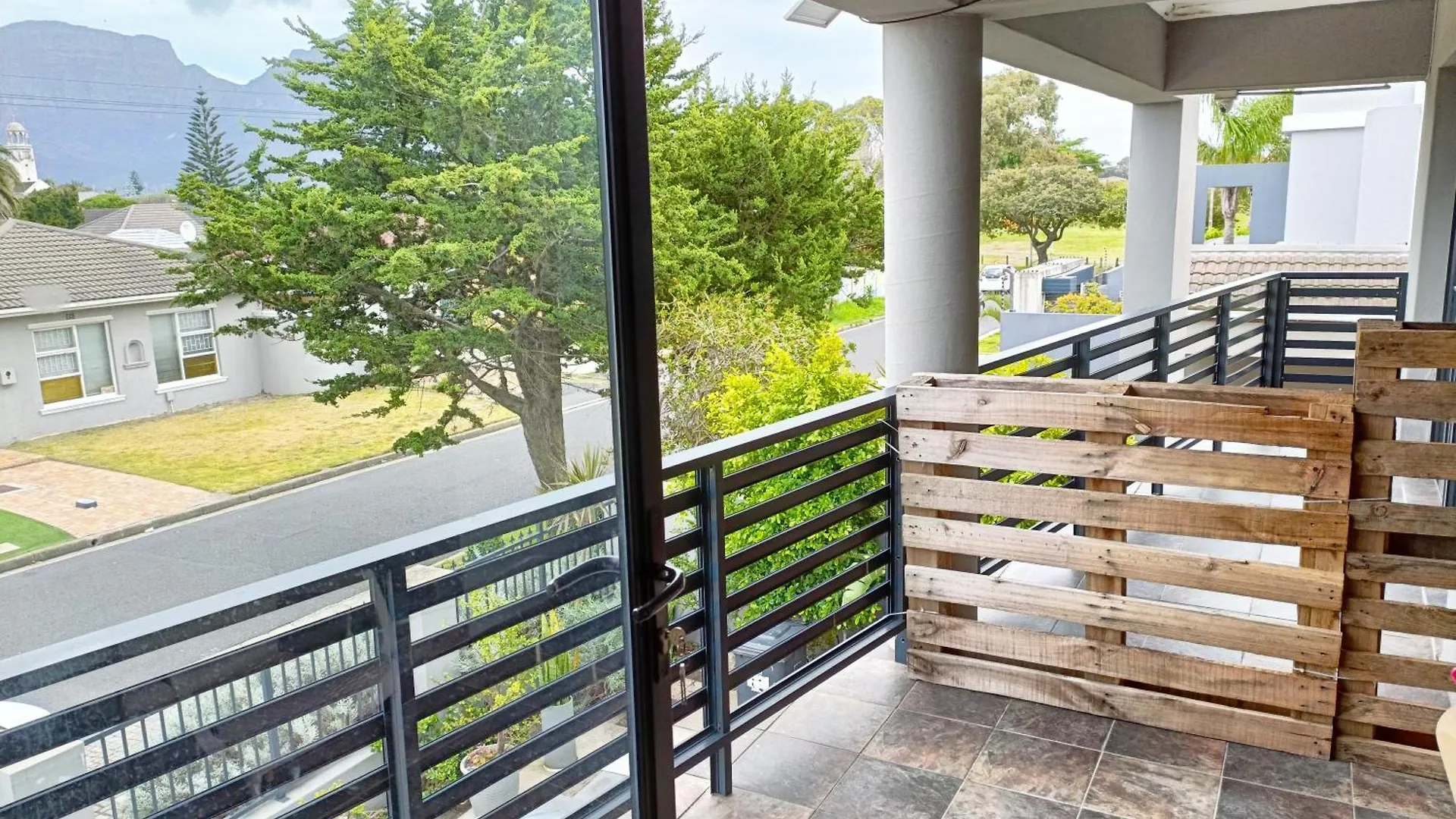 Camdene Guesthouse ケープタウン ゲストハウス