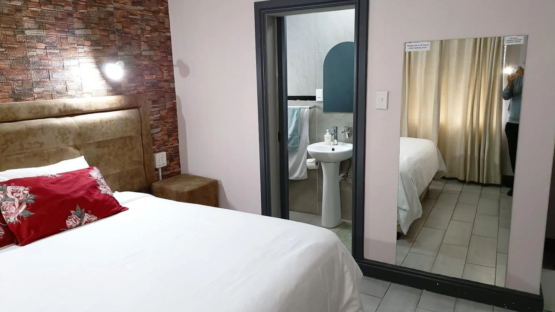 Camdene Guesthouse ケープタウン ゲストハウス